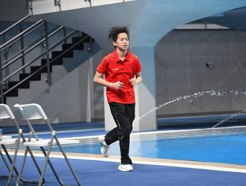 大比分获胜首场状态出色，巴塞罗那观众沸腾！，Rookie重返赛场再创辉煌时刻(c罗力挽狂澜的比赛)