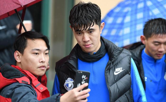 网球赛场再起风云:南城鲨队队小胜漠南独角兽队,脚步移动更到位禁区内连续解围的简单介绍 网球赛场再起风云:南城鲨队队小胜漠南独角兽队,脚步移动更到位禁区内连续解围的简单介绍