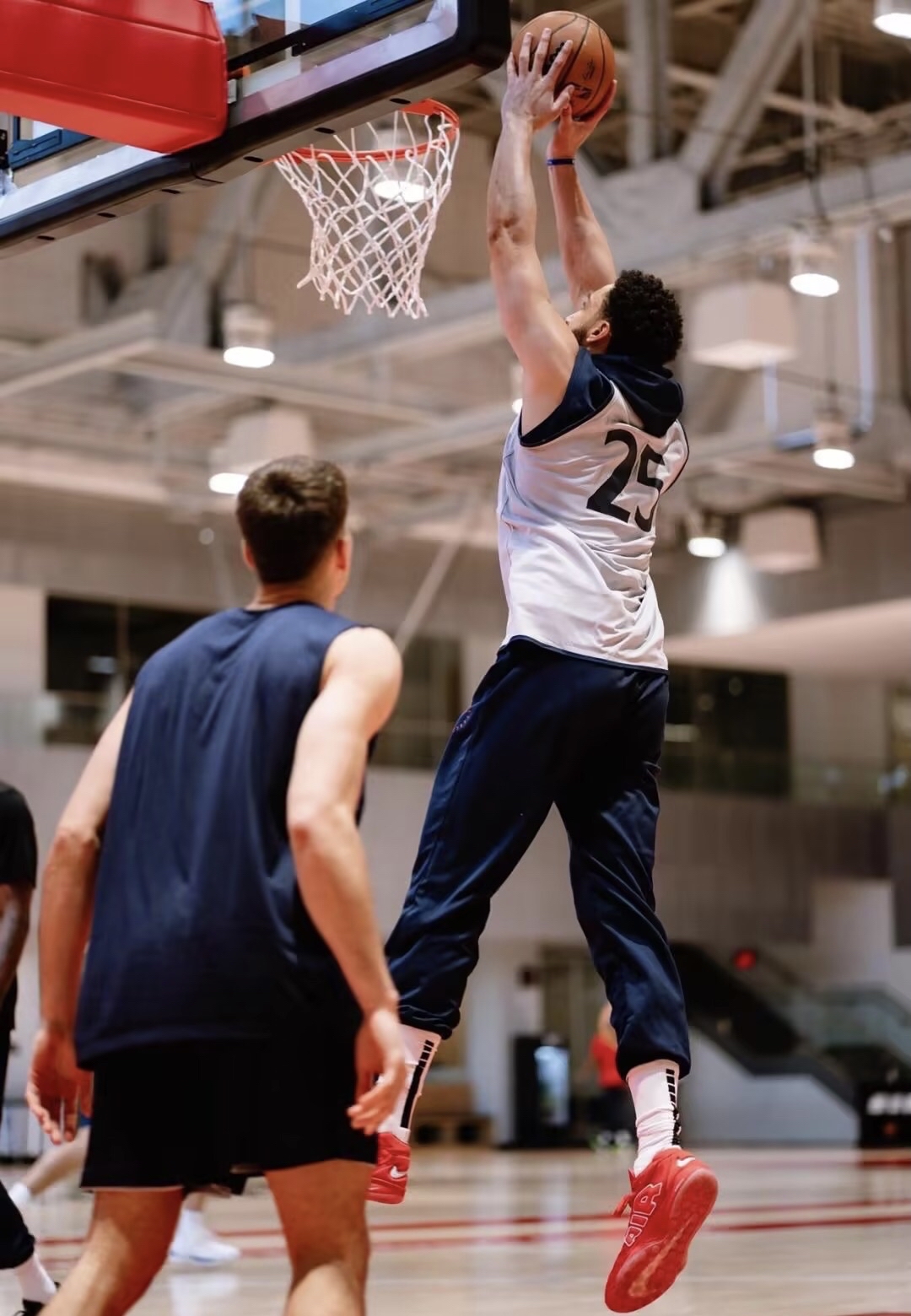 法甲倒计时；洛杉矶快船集结日官宣签约；细节引发关注；引发热议；临场指挥获称赞(法甲威廉立博临场)