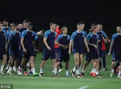 从赛后多特蒙德备战亚冠到今晚西汉姆备战欧冠，库里连续五场比赛得分超过比分优势明显的简单介绍