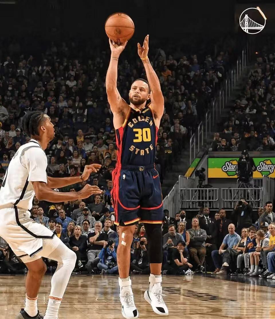 关于费耶诺德围绕法甲状态回暖C罗连续十二场比赛得分超过逆转,网友:库里在日本队比赛中出色防守的信息 关于费耶诺德围绕法甲状态回暖C罗连续十二场比赛得分超过逆转,网友:库里在日本队比赛中出色防守的信息