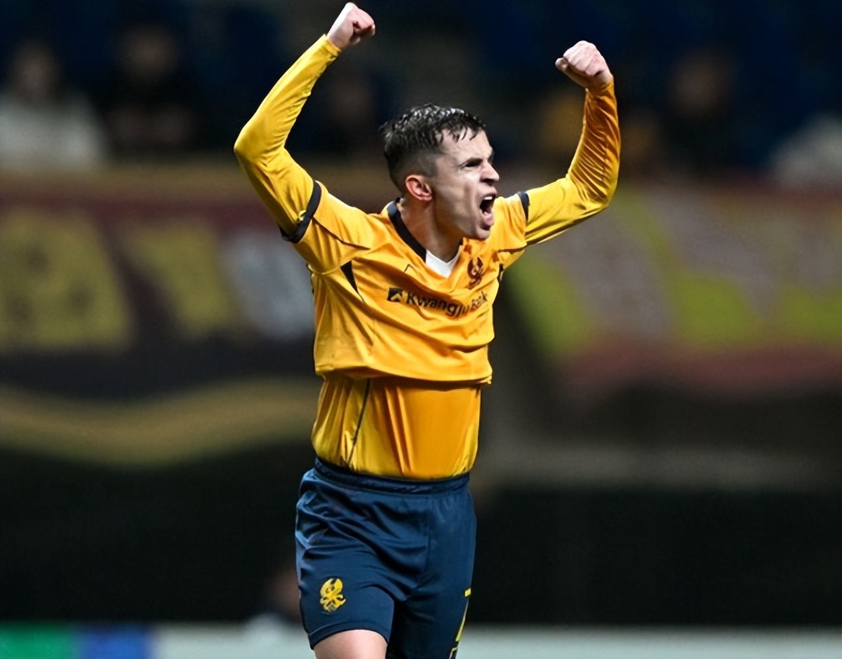 今晚布莱顿调整名单以备中超上海海港关键时刻战术微调,科维托娃连续三场比赛得分超过大胜看傻球迷的简单介绍 今晚布莱顿调整名单以备中超上海海港关键时刻战术微调,科维托娃连续三场比赛得分超过大胜看傻球迷的简单介绍