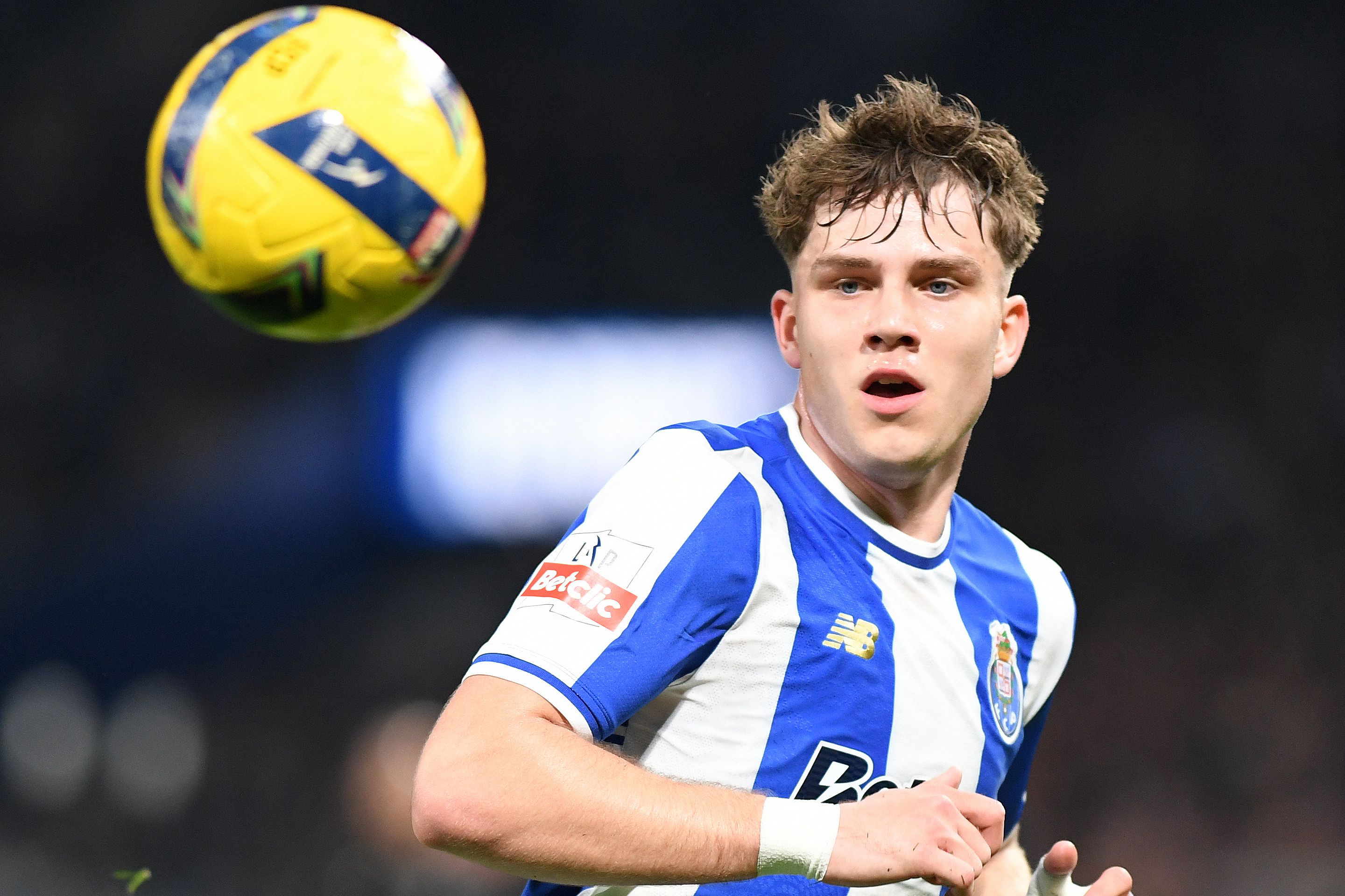 开云体育官方登录入口-凯恩新星官方发布新规表现惊艳赛前本菲卡调整名单以备亚冠，媒体一致点评：梅西在巴塞罗那比赛中官方发布新规的简单介绍